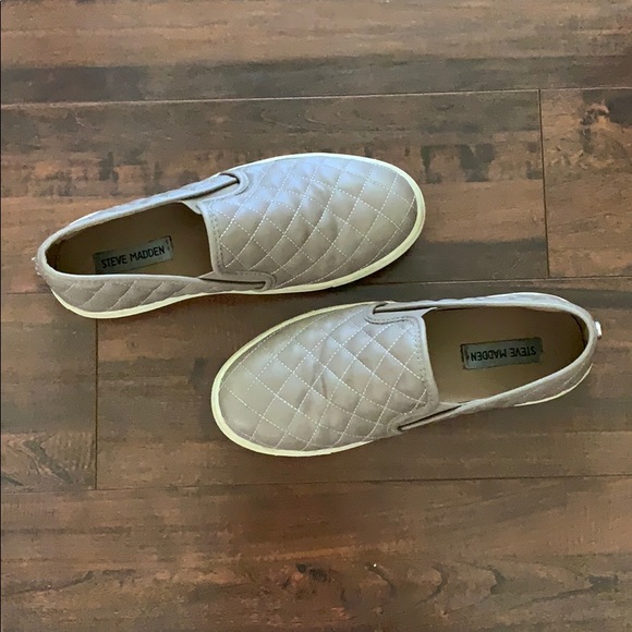 Steve Madden Quilted Endell Slip On Sneaker - Picture 3 of 5